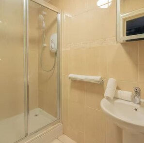 Towels, soap, toilet paper - The Pavilion Home | Sleeps 10  | FREE Parking (Brighton and Hove)