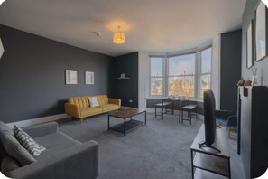 Smart TV - The Pavilion Home | Sleeps 10 | FREE Parking (Brighton and Hove)