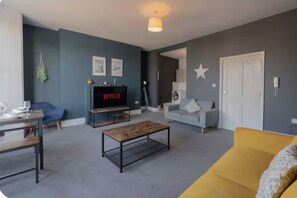 Smart TV - The Pavilion Home | Sleeps 10  | FREE Parking (Brighton and Hove)