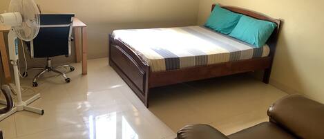 1 chambre, fer et planche Ă repasser, Wi-Fi gratuit, draps fournis