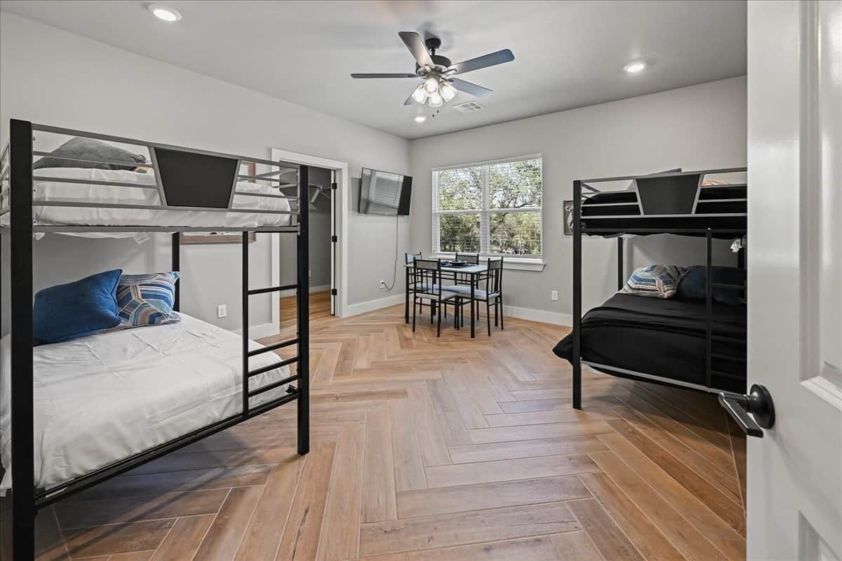 6 bedrooms, free WiFi, bed sheets