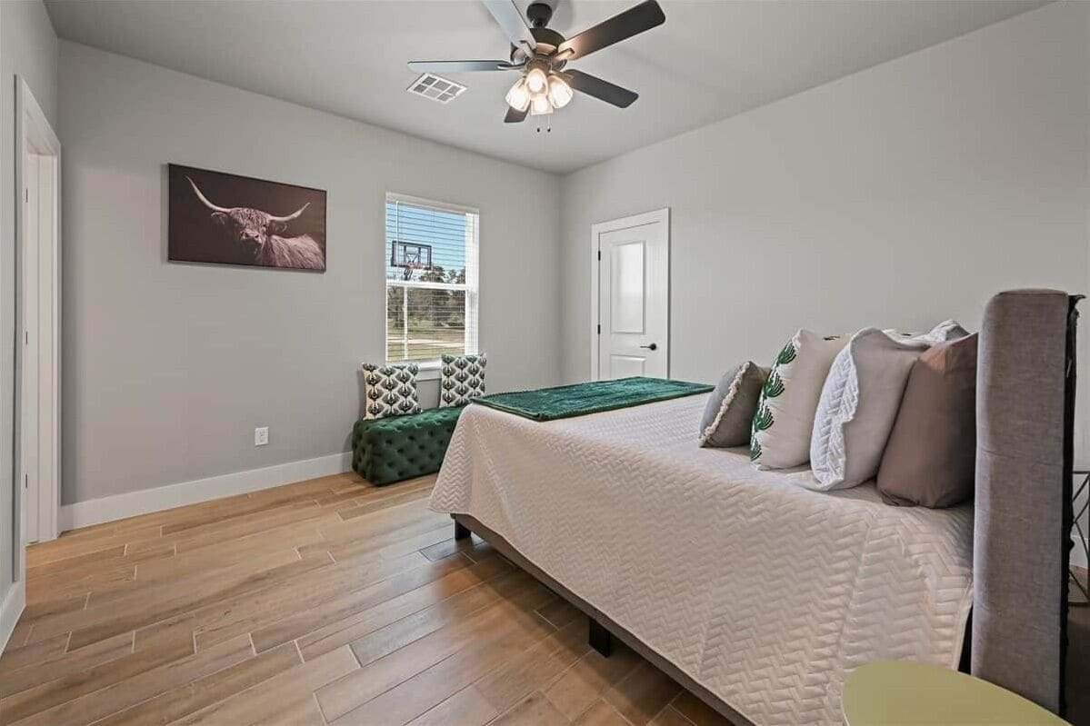 6 bedrooms, free WiFi, bed sheets