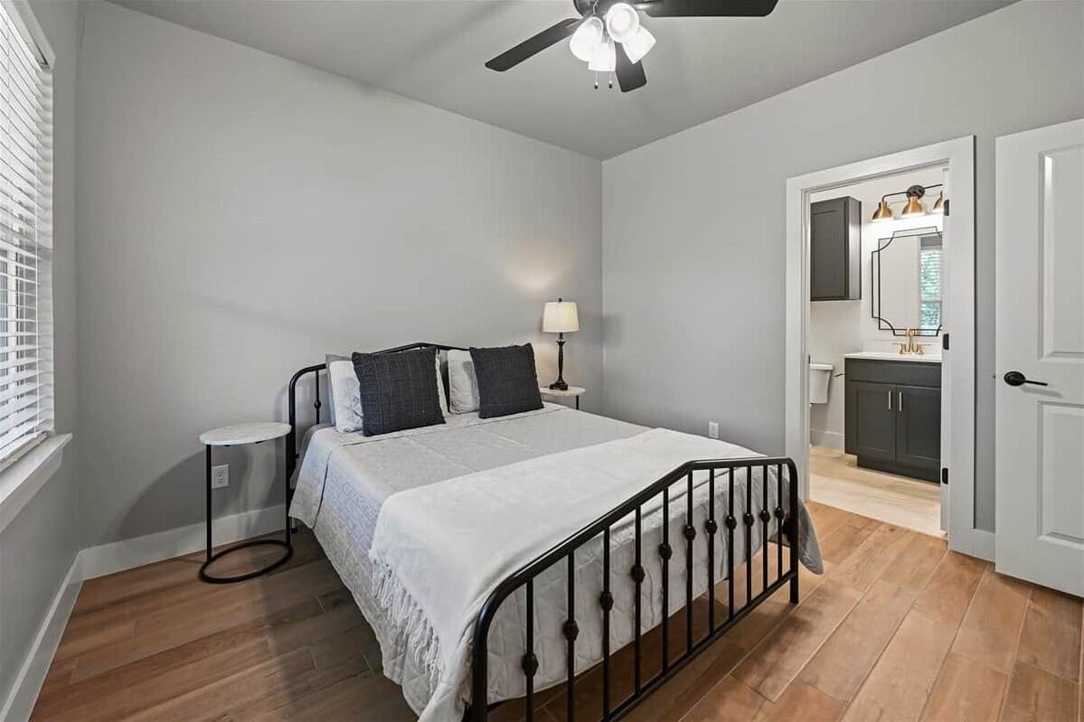 6 bedrooms, free WiFi, bed sheets
