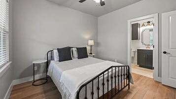 6 bedrooms, free WiFi, bed sheets