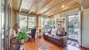 Smart TV, fireplace, books, stereo