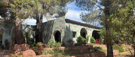 المنشأة من الخارج