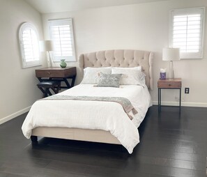 2 habitaciones, tabla de planchar con plancha, wifi y ropa de cama