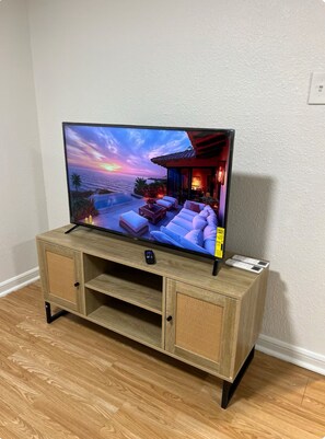2 bedrooms, WiFi, bed sheets - Charming 2-bedroom house with WiFi, AC in superb Arlington (Arlington)