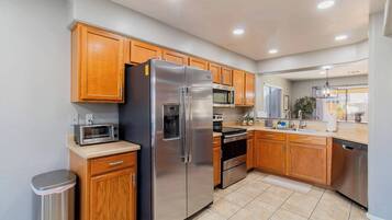 House, 4 Bedrooms, Accessible, Private Pool | Interior