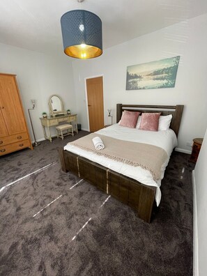 4 bedrooms, WiFi, bed sheets