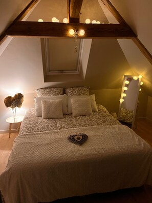 2 bedrooms, desk, iron/ironing board, travel cot