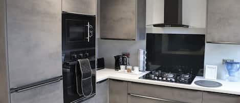 House | Private kitchen | Fridge, microwave, oven, stovetop