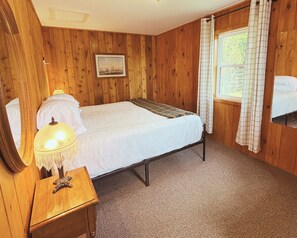 1 bedroom, bed sheets