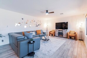 House, 4 Bedrooms, Private Pool, Pool View | Living room | Books