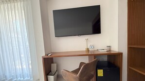 ห้องดับเบิล, เตียงใหญ่ 2 เตียง | มินิบาร์