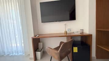 Habitación doble, 2 camas matrimoniales | Minibar