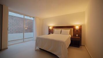 Standard Room, 1 Queen Bed, Terrace