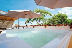 Outdoor spa tub - Hotel Casa Kavia Vallarta (Puerto Vallarta)