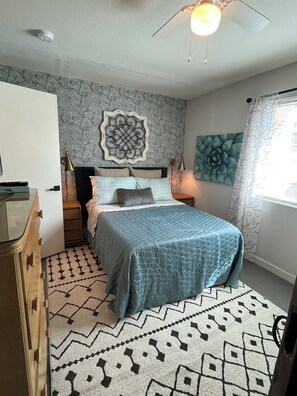 1 غرفة نوم ومكواة/لوح كي وواي فاي وملاءات أسرّة