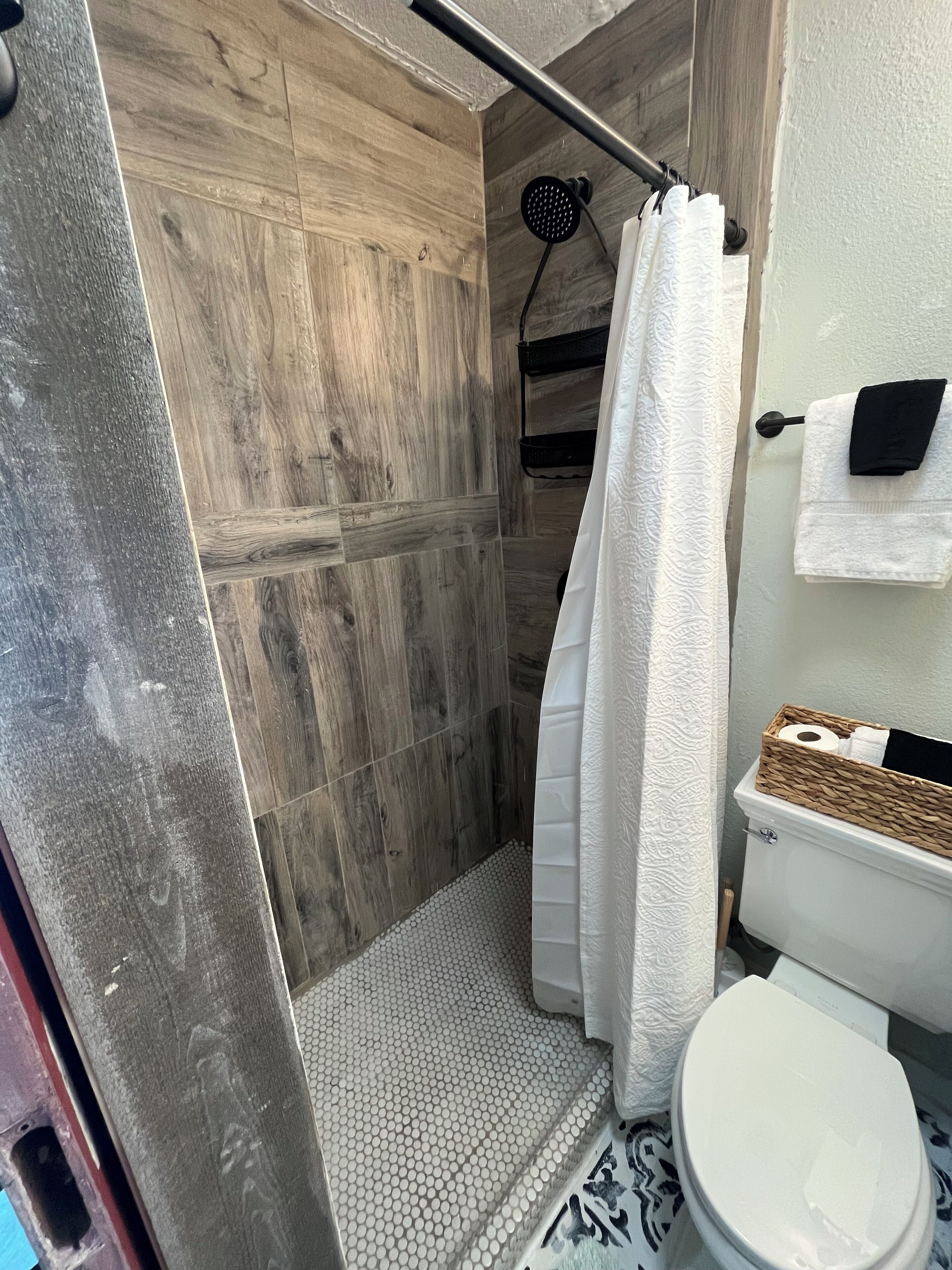 Dusche, Haartrockner, Handtücher, Seife