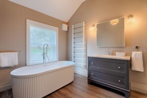 Shower, hair dryer, towels, soap - The Village House
Restored 4-BR 1850 Irish Galway Cottage Near Wild Atlantic Way (Galway)