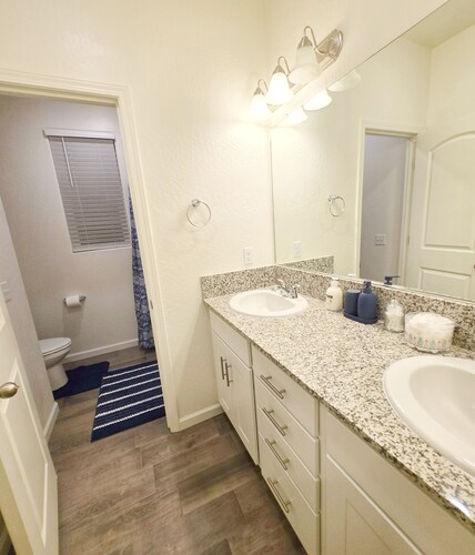 Charming studio in wonderful Tulare with WiFi, AC