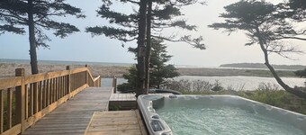 Lawrencetown Beach House with Hot Tub & Sauna