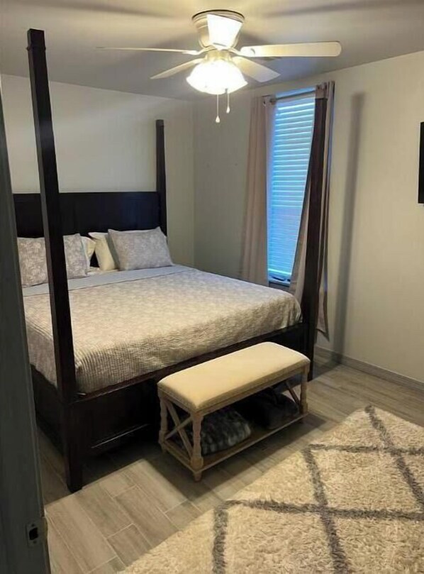 2 chambres, bureau, fer et planche à repasser, accès au Wi-Fi (inclus)