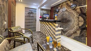 Interior - Luxury jacuzzi & pyramids view  (Giza)