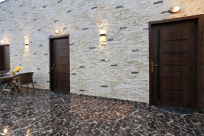 Exterior - Luxury jacuzzi & pyramids view  (Giza)