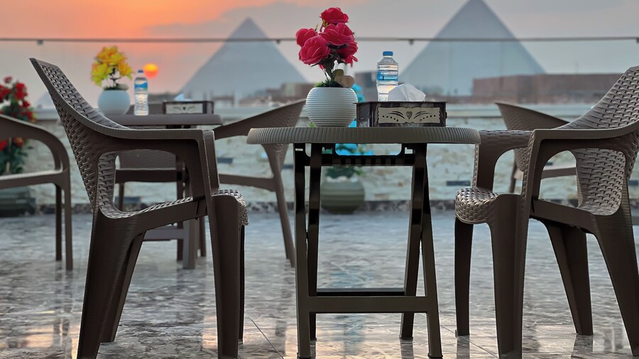 Luxury jacuzzi & pyramids view