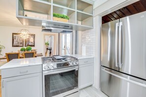 Refrigerador, microondas, parrilla de estufa y lavavajillas 