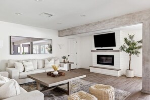 TV connectée, cheminée