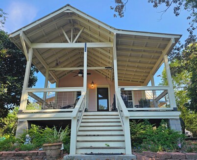 Jasperilla Pink house by Louisiana Hospitality Group