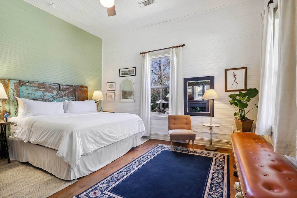 Jasperilla Pink house by Louisiana Hospitality Group - St