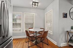 Dining - Cozy Urban Getaway - 3BR 1.5BA - 7 Mins to Downtown CLT (Charlotte)