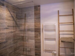 Shower, hair dryer, towels, toilet paper