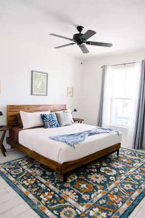 4 makuuhuonetta, työpöytä, silitysrauta/-lauta, Wi-Fi