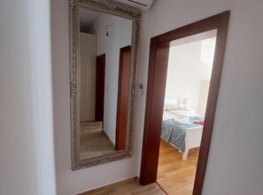 1 slaapkamer, een strijkplank/strijkijzer, wifi, beddengoed