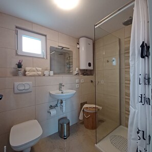 Shower, hair dryer, towels - Beachfront Apartment with Balcony and Sea View (Vrsi)