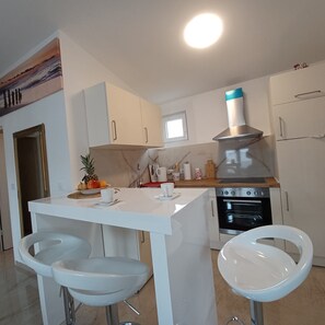 Fridge, oven, coffee/tea maker