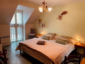 4 chambres, fer et planche à repasser, lit parapluie, Wi-Fi gratuit