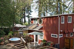 Outdoor dining - River Retreat - Hot Tub and Tastings Included (Healdsburg)