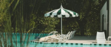 Seasonal outdoor pool, open 8:00 AM to 10:00 PM, pool loungers