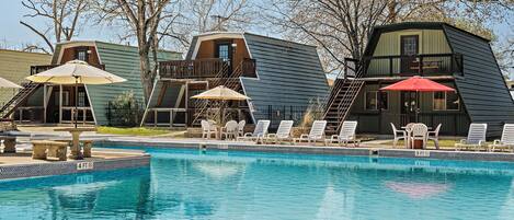 Seasonal outdoor pool, open 8:00 AM to 10:00 PM, sun loungers