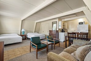 Standard Triple Room, Multiple Beds | Desk, free WiFi, bed sheets