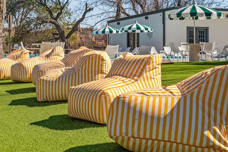 Exterior detail. Petit Cowboy