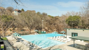 Standardsuite - 2 queensize-senge - udsigt til pool | Udsigt fra balkon