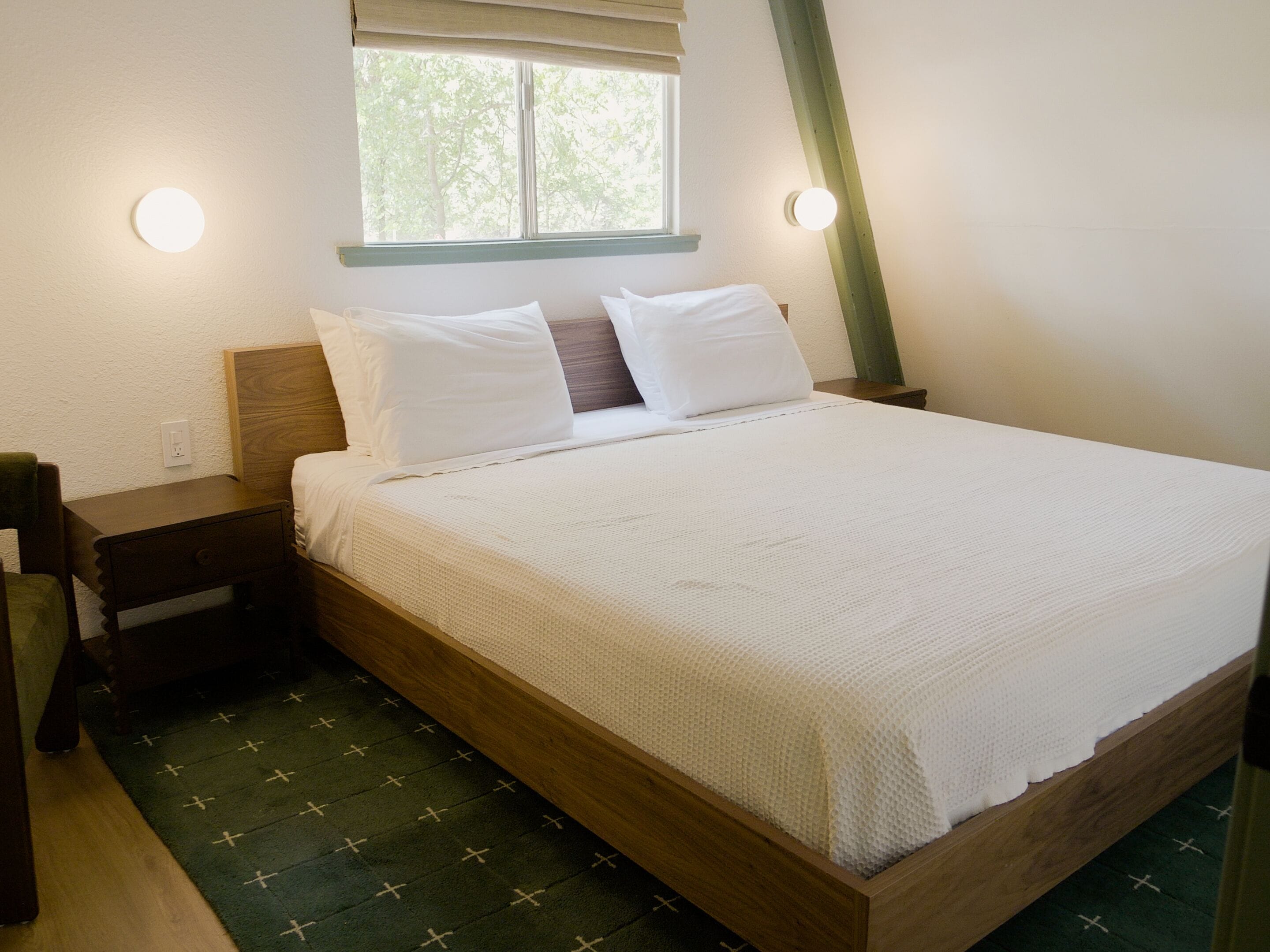 Suite Deluxe, 2 habitaciones, vista a la alberca | Escritorio, wifi gratis y ropa de cama 