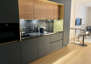 Microwave, oven, stovetop, dishwasher - Saint Germain Prestige - Luxury Parisian Hideaway * wifi/fibre * (Paris)